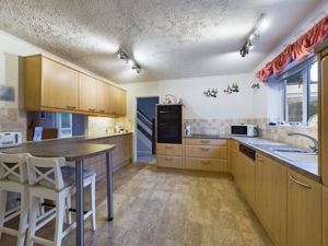 KITCHEN/BREAKFAST ROOM- click for photo gallery